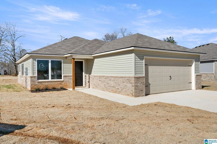 Property Photo: 140 Skyline Loop AL 36260