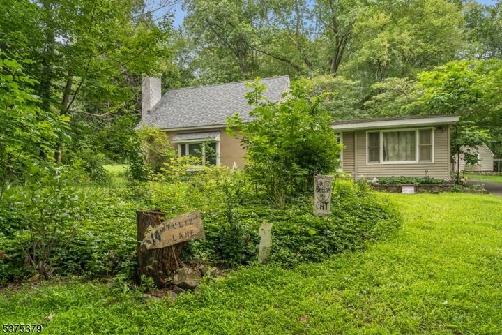 Property Photo: 14 Tulip Ln NJ 08804
