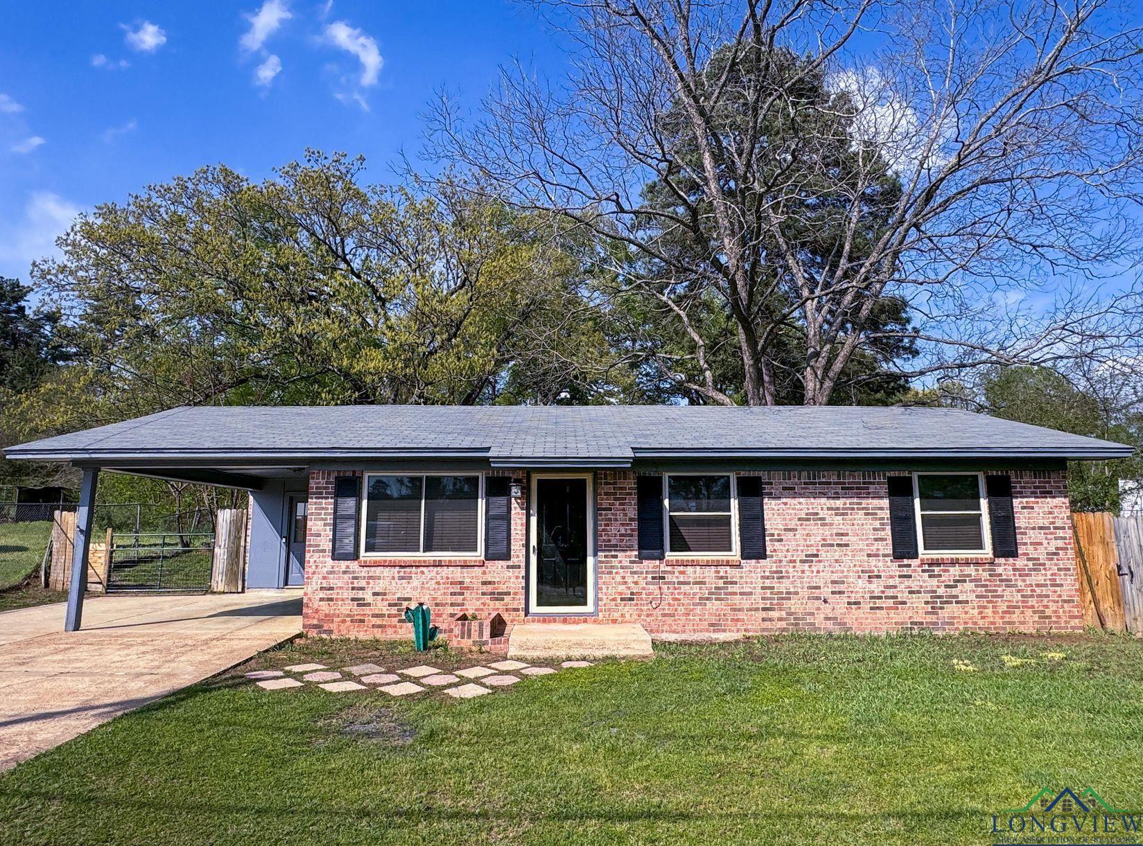 Property Photo: 308 West Lanark St TX 75572