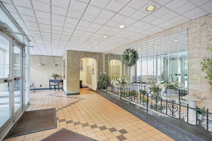 Property Photo:  385 McLean Avenue 10B  NY 10705 