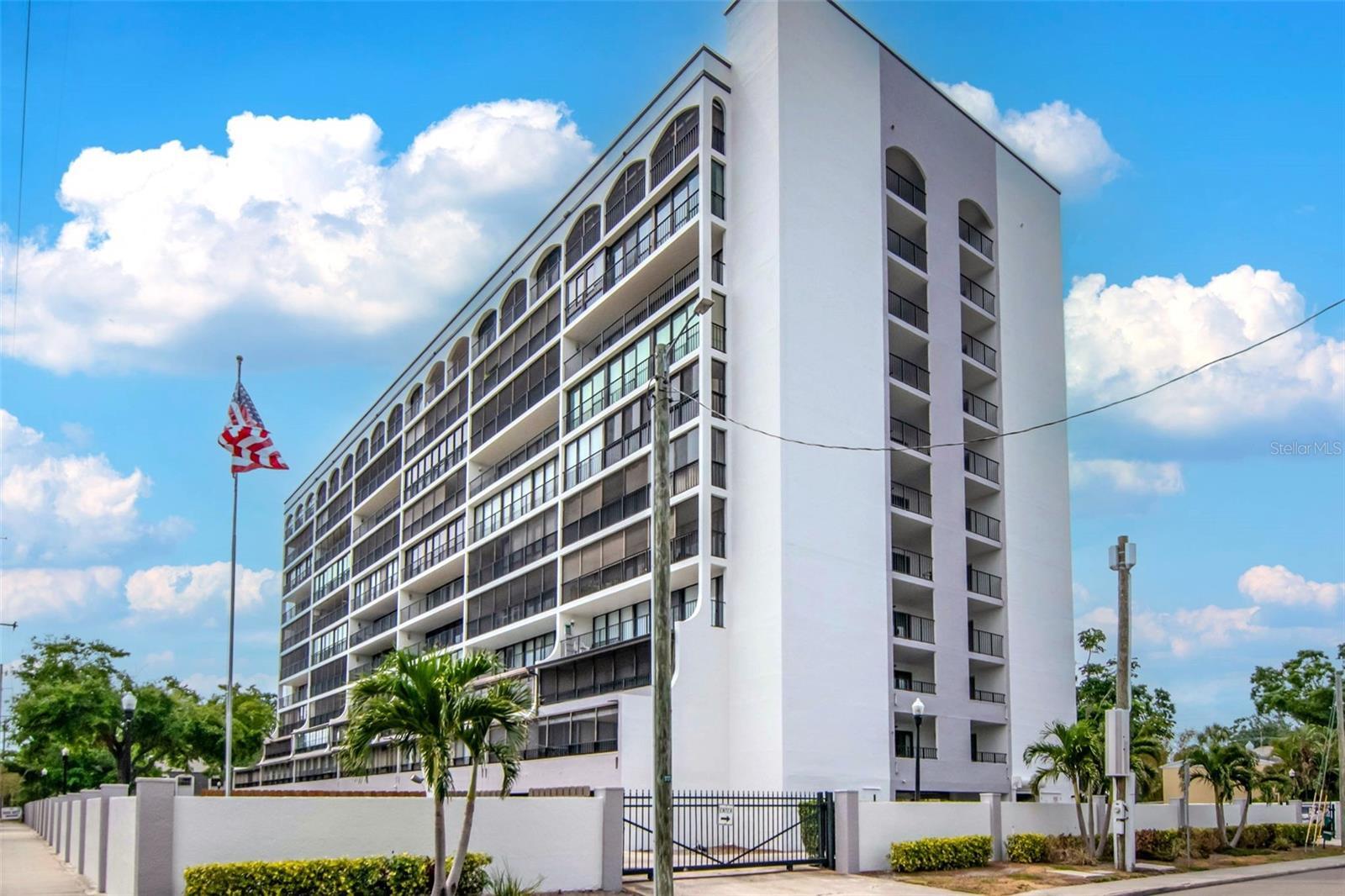 Property Photo: 3211 W Swann Avenue 806 FL 33609
