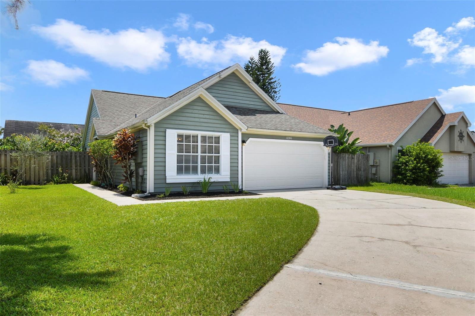 Property Photo: 12306 Gingham Court FL 32828