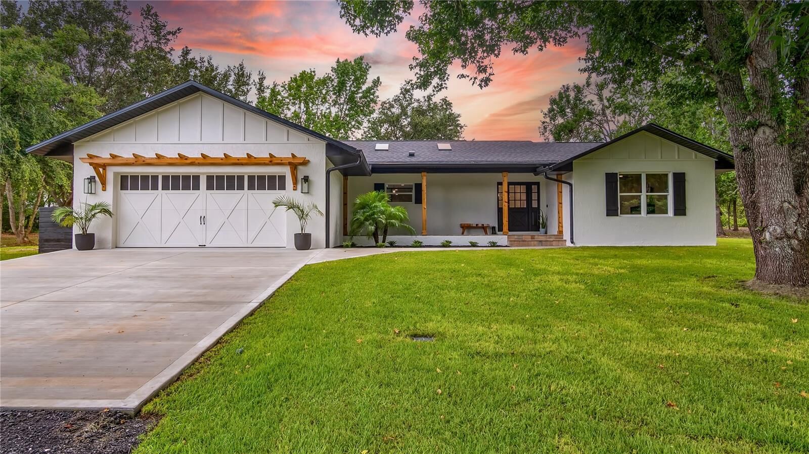 Property Photo: 15520 Vinola Drive FL 34756