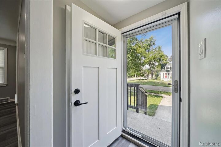 Property Photo:  18902 Westmore Street  MI 48152 3273 