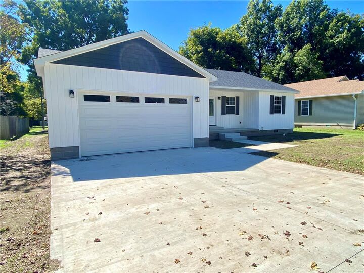 Property Photo:  317 E Cypress Street  MO 63834 