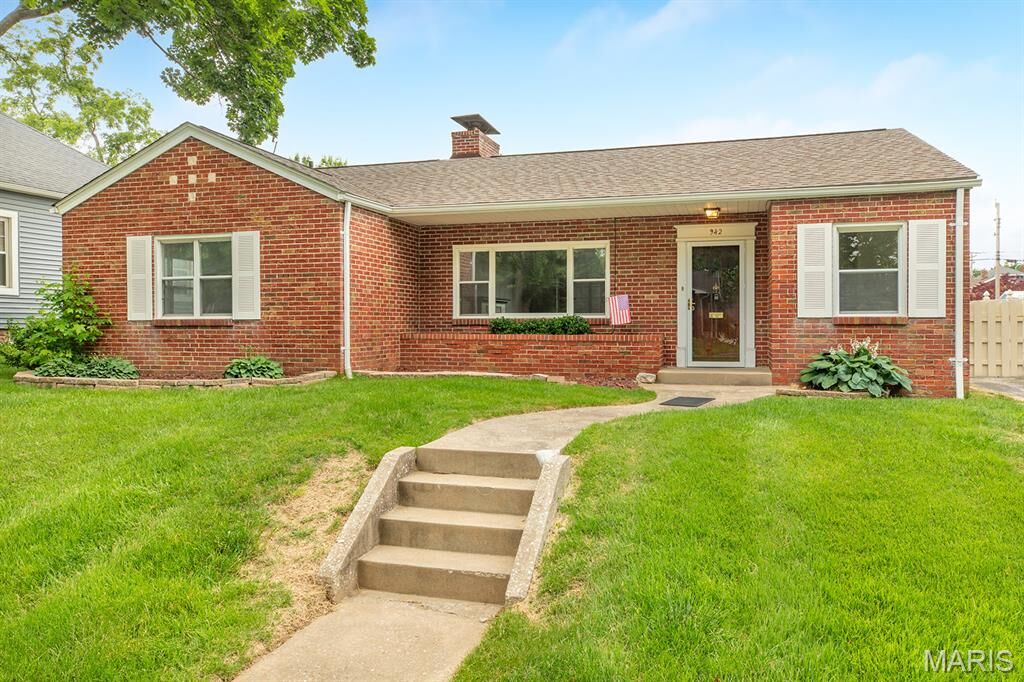 Property Photo:  942 McKinley Boulevard  IL 62002 