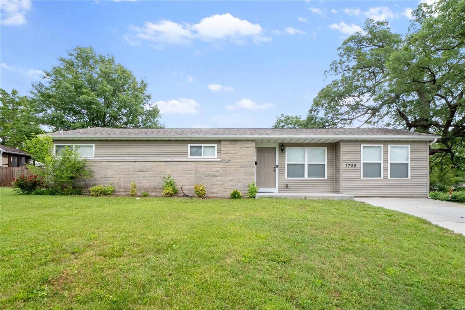 Property Photo: 1700 Anna Rose Drive IL 62226