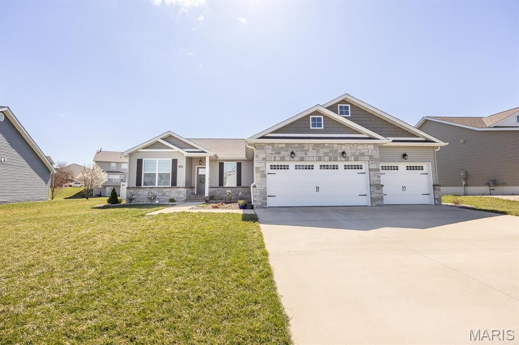 Property Photo:  529 Dickinson Drive  IL 62269 