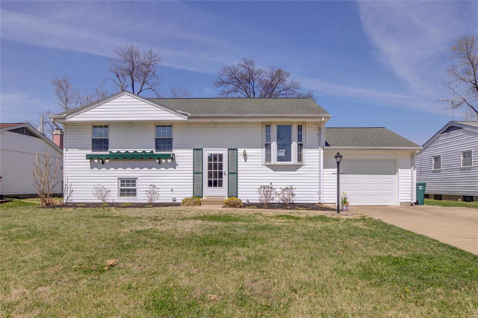 Property Photo:  307 Chrysler Drive  MO 63026 