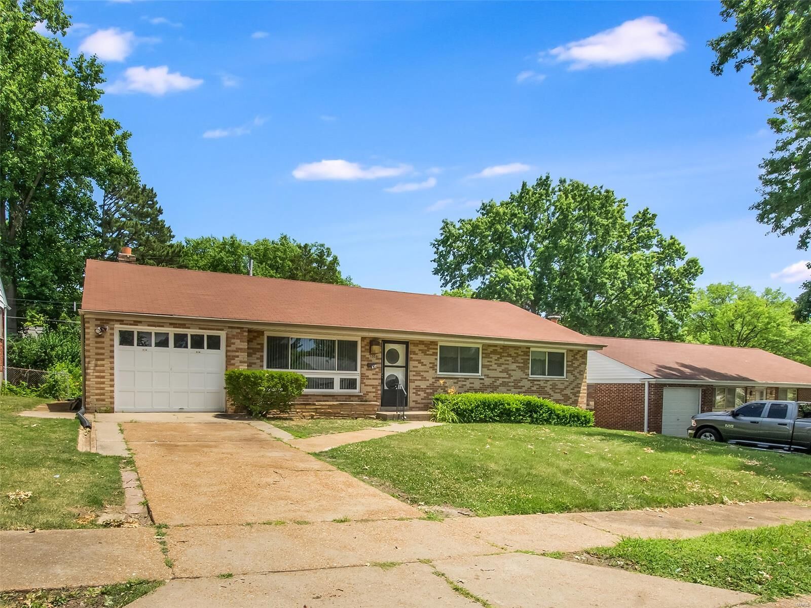 Property Photo:  1008 Chartres Avenue  MO 63132 