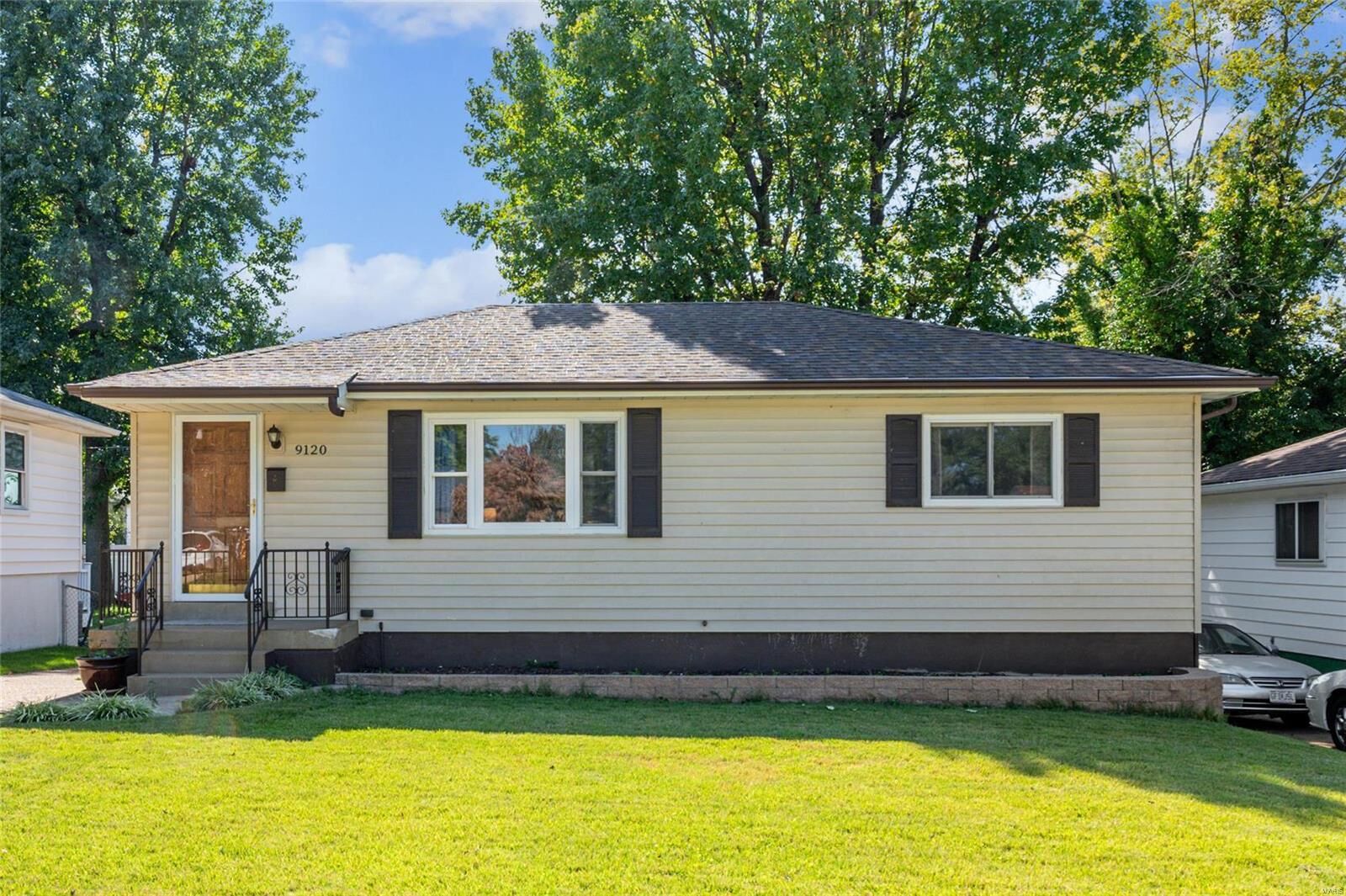 Property Photo: 9120 Arvin Place MO 63123