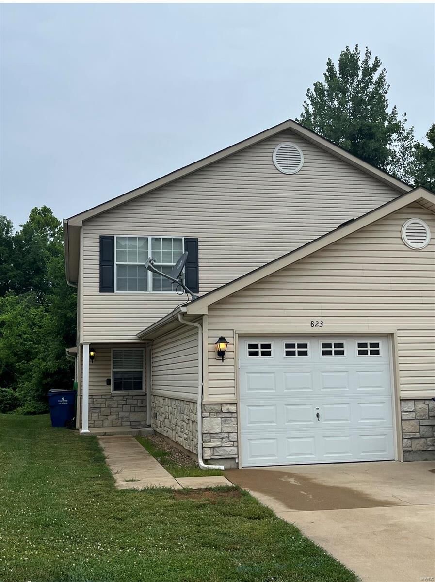 Property Photo: 823 Woodside Creek MO 63028
