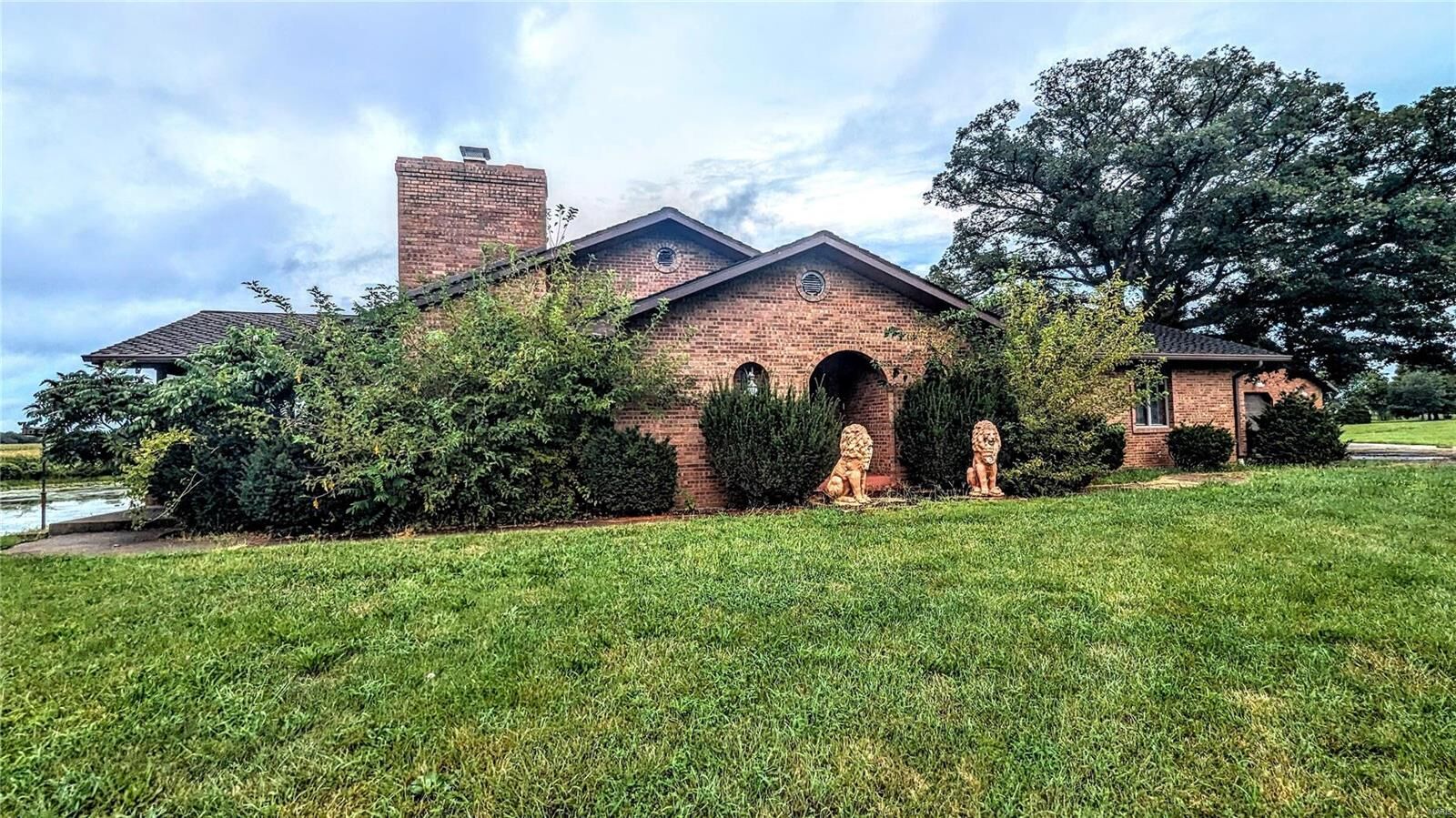 Property Photo: 2018 N Market Street IL 62286