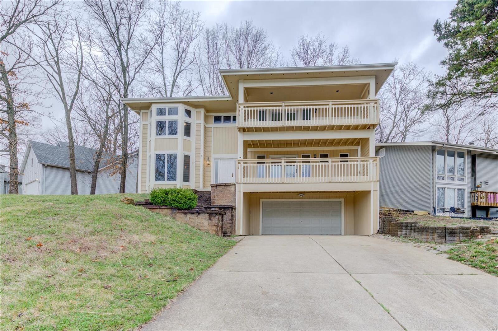 Property Photo:  810 Edgewood Drive  MO 63367 
