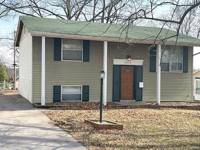 Property Photo: 5210 Ville Cecelia Lane MO 63042