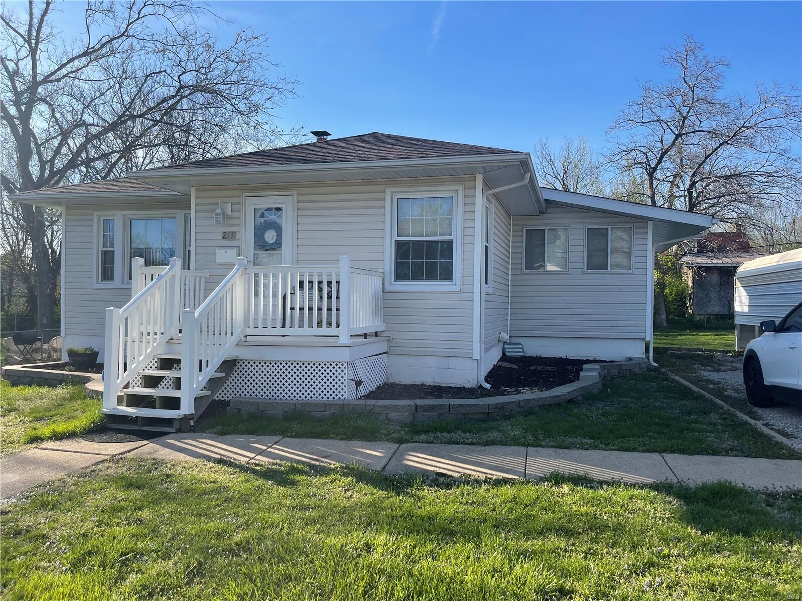 Property Photo: 213 Modern St MO 63080