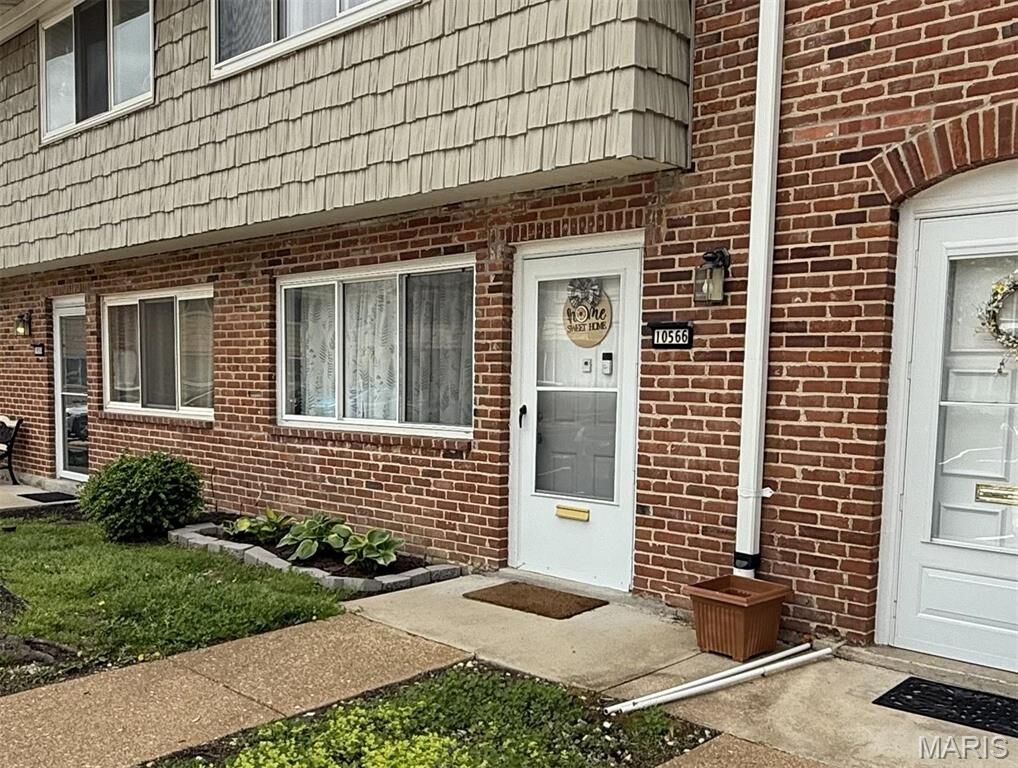Property Photo:  10566 Carroll Wood Way  MO 63128 
