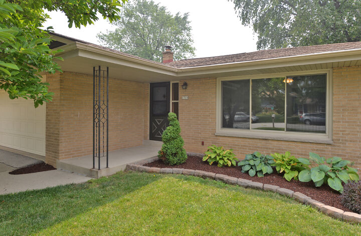 Property Photo:  1719 Tamarack St  WI 53172 