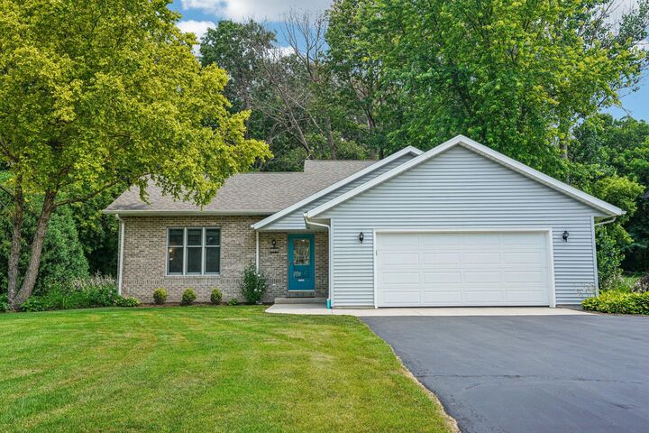 Property Photo:  1721 Landre Ct  WI 53105 