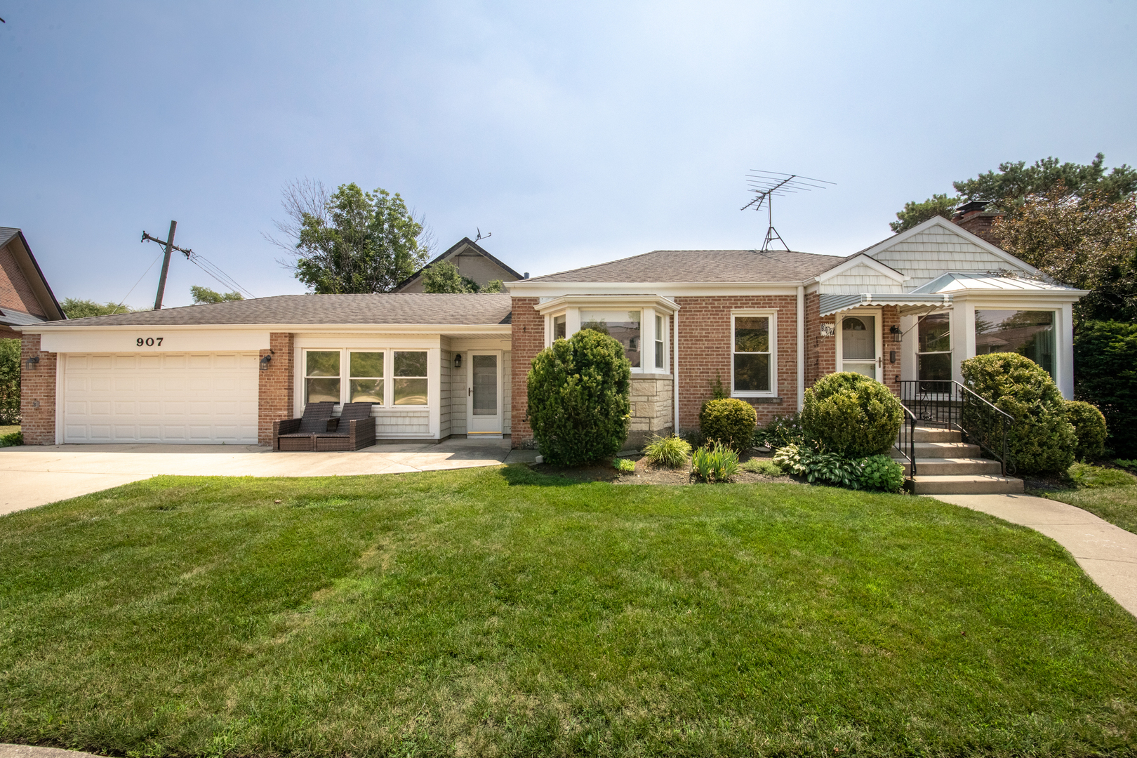 Property Photo:  907 Wilkinson Parkway  IL 60068 