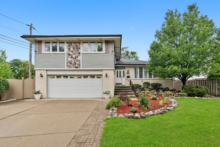 10652 Laramie Avenue  Oak Lawn IL 60453 photo