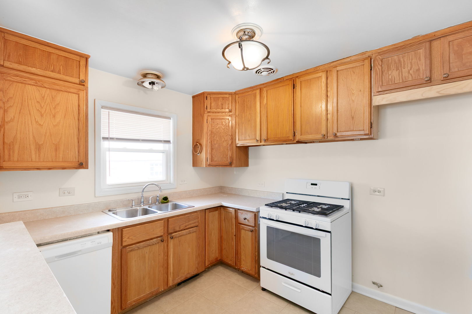 Property Photo:  8646 S University Avenue  IL 60619 