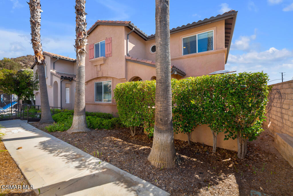 21123 Avenida De Sonrisa  Saugus CA 91350 photo