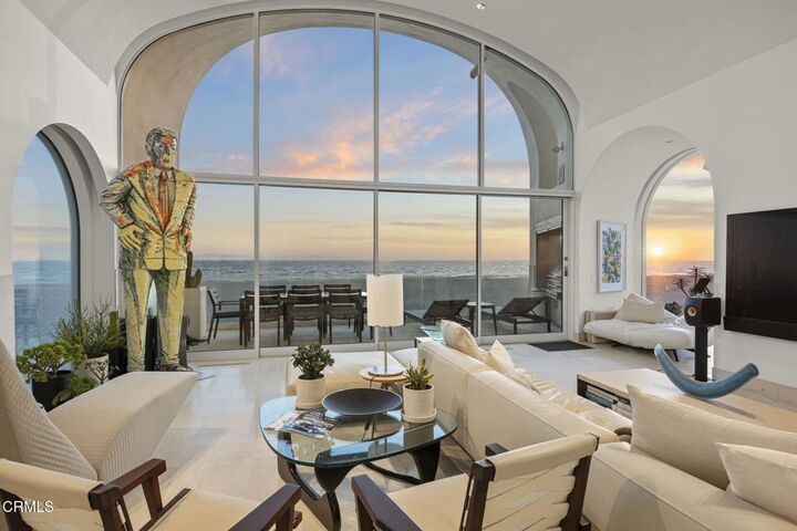 Property Photo:  1211 Capri Way  CA 93035 