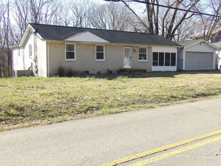 Property Photo: 457 E Little Richland Rd TN 37185