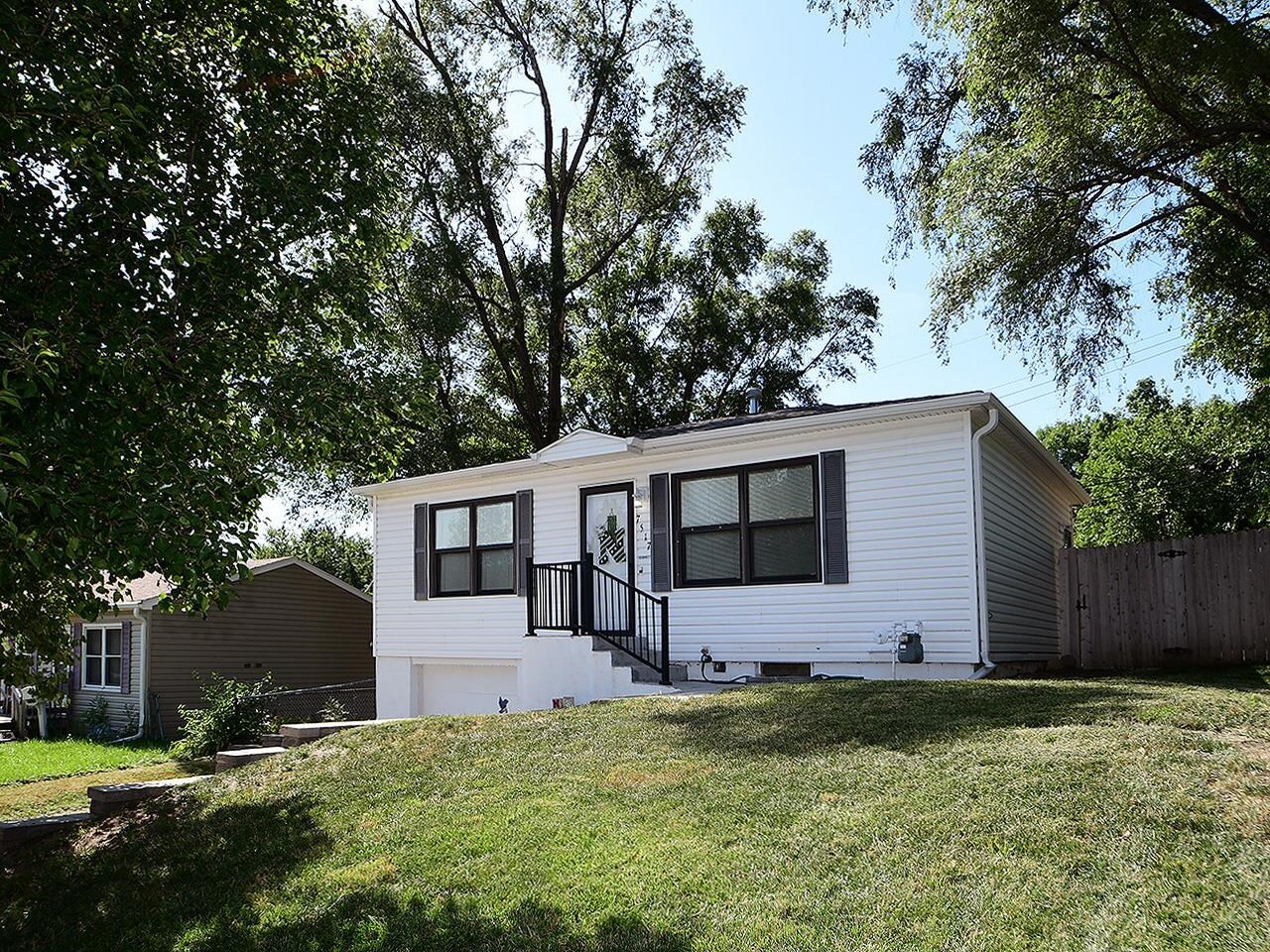 Property Photo: 7517 Lillian Avenue NE 68128