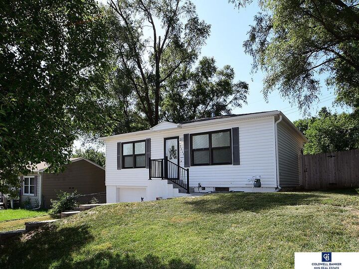Property Photo: 7517 Lillian Avenue NE 68128