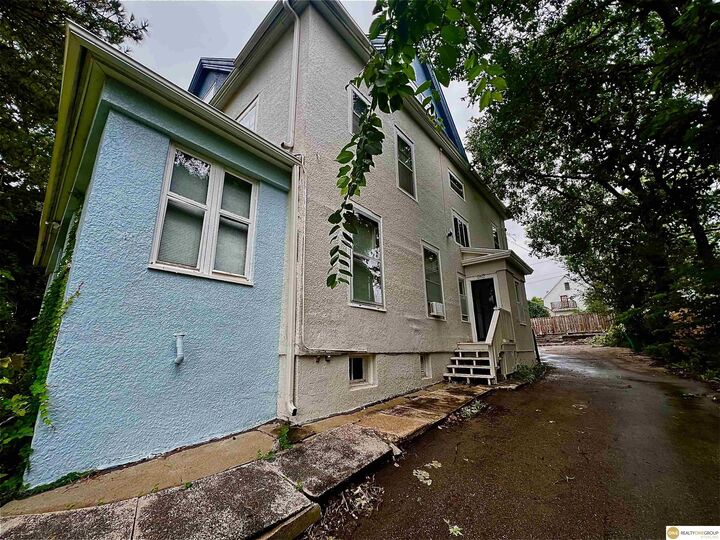 Property Photo: 1120 Park Avenue NE 68105