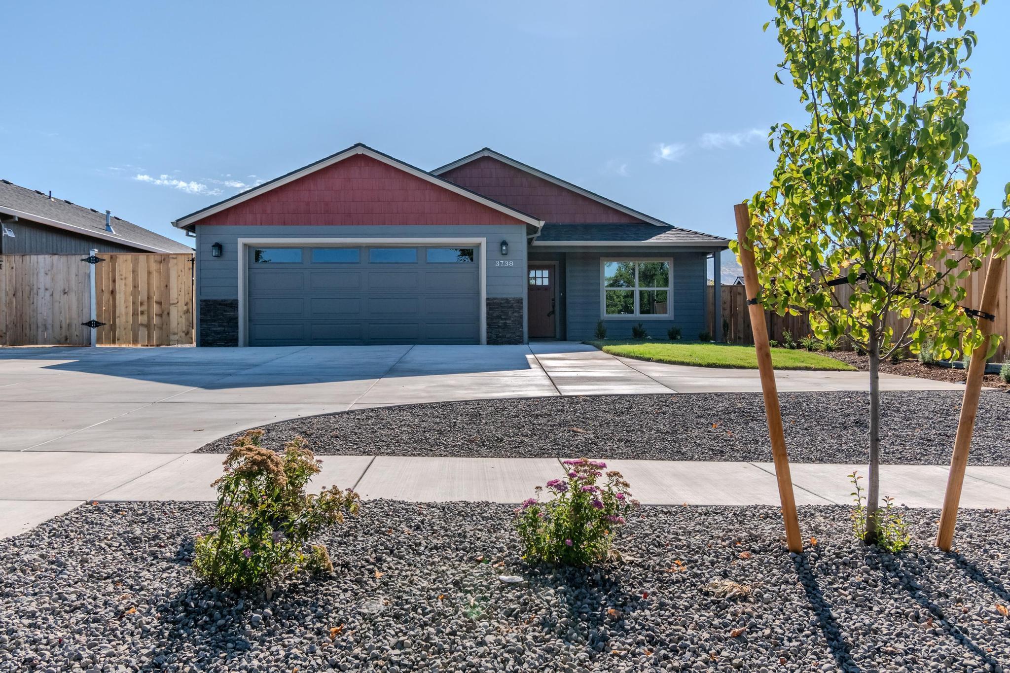 Property Photo: 3738 Springbrook Road OR 97504