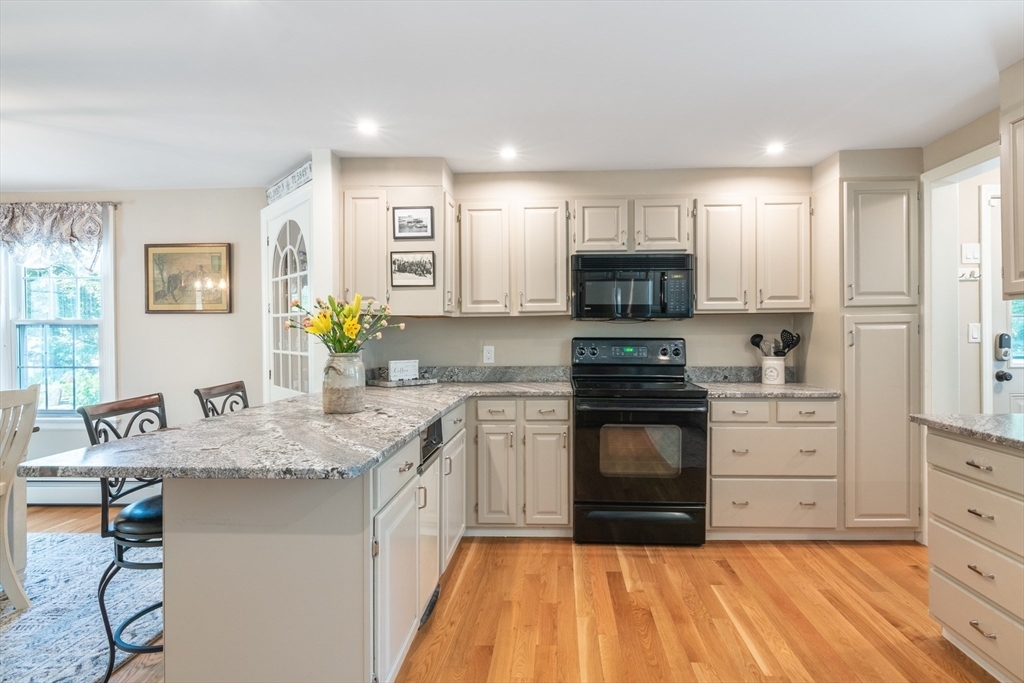 Property Photo: 39 Bay View Dr MA 01545