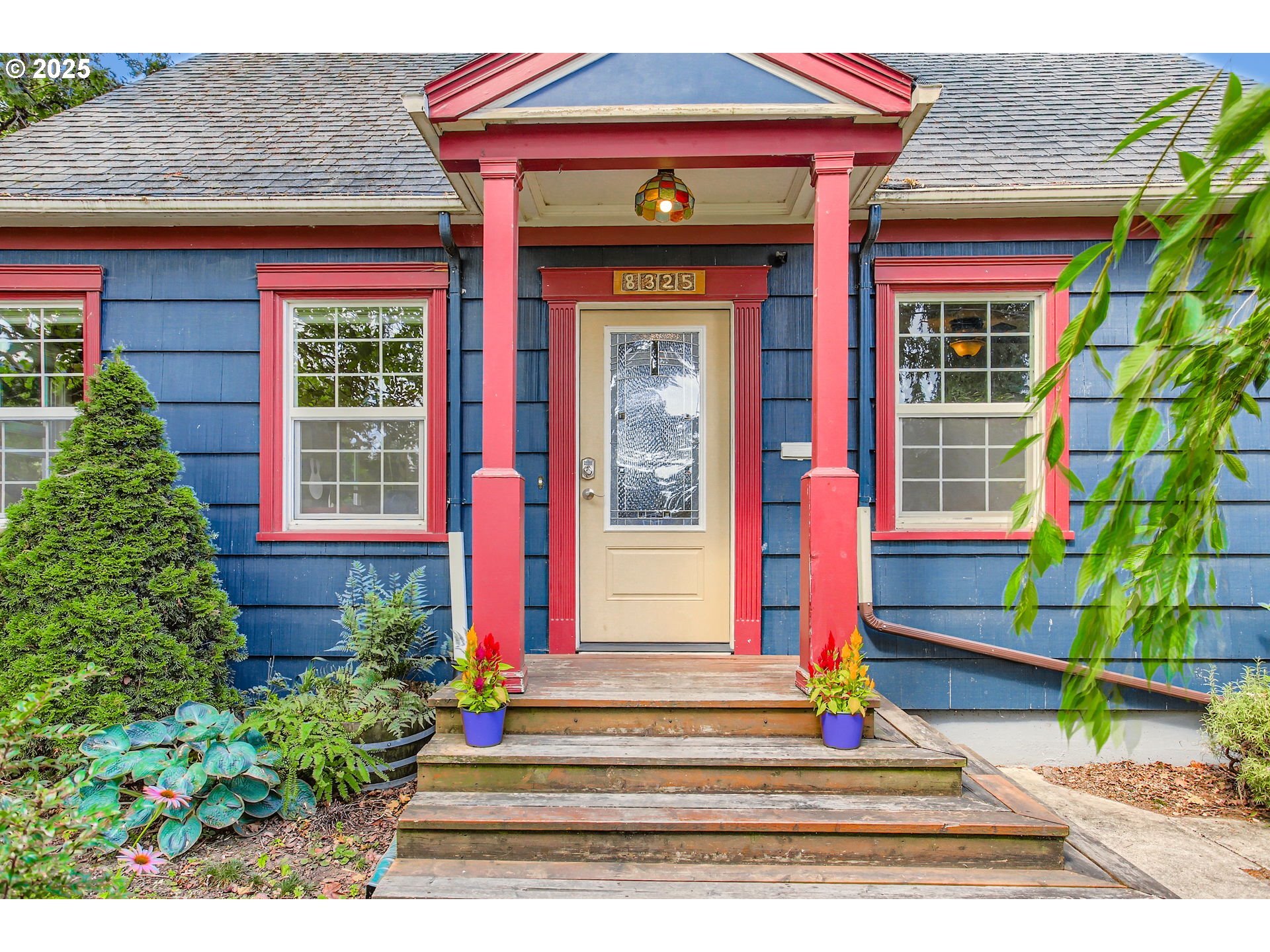 Property Photo: 8325 N Newman Ave OR 97203