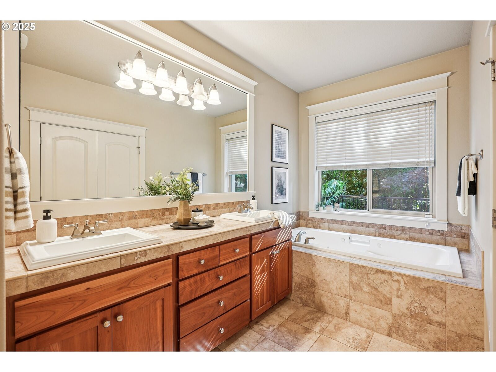 Property Photo: 8112 SW 61st Ave OR 97219