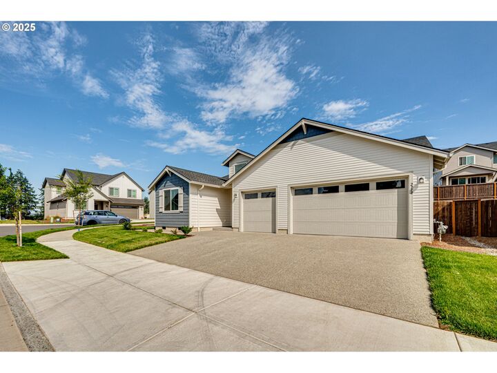 Property Photo:  2718 S 9th Way  WA 98642 