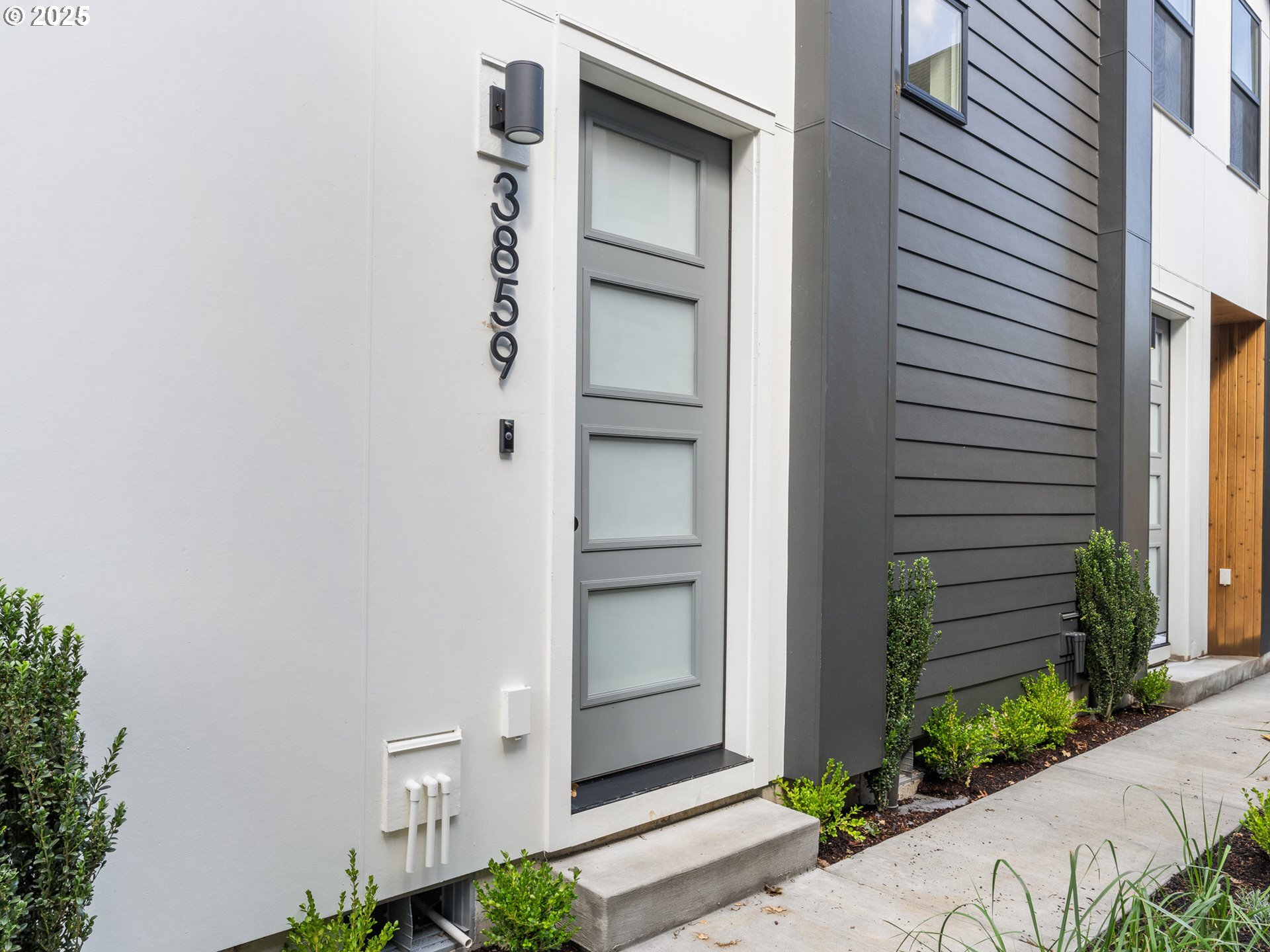 Property Photo: 3859 N Willis Blvd 2 OR 97217