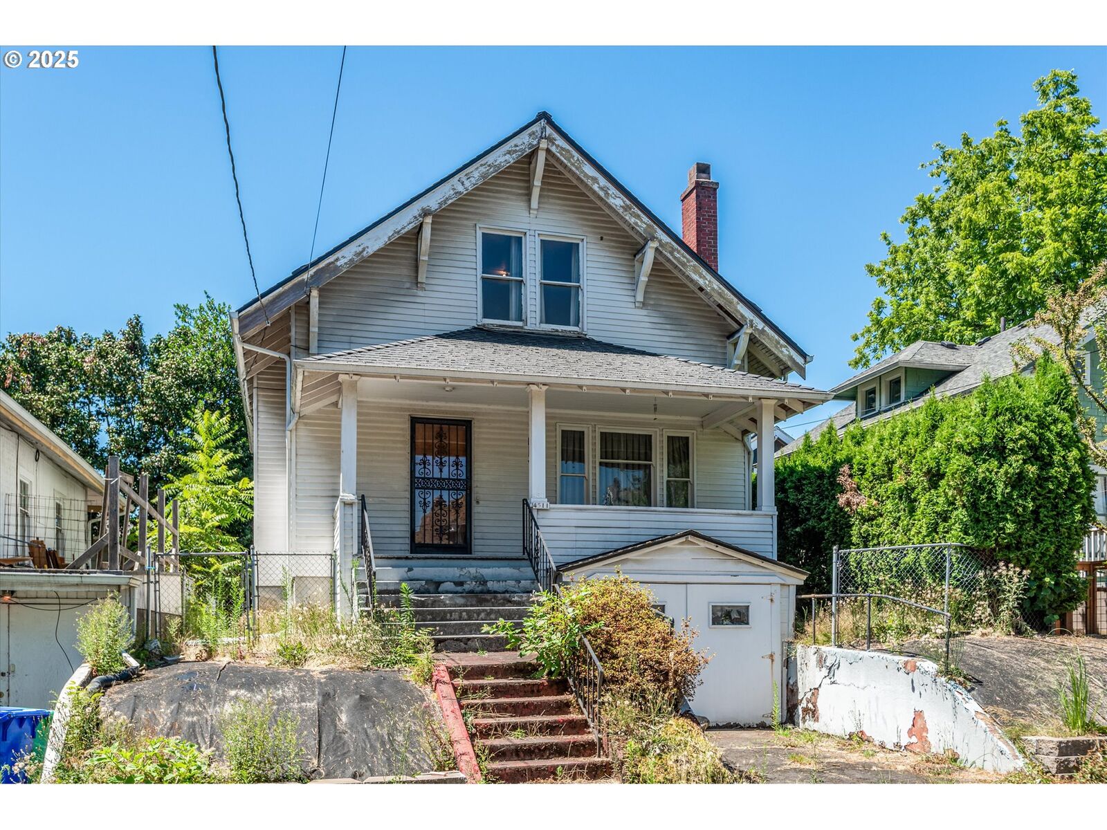 Property Photo:  4511 N Commercial Ave  OR 97217 