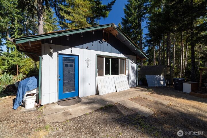 Property Photo:  1801 N Colony Surf Drive  WA 98555 