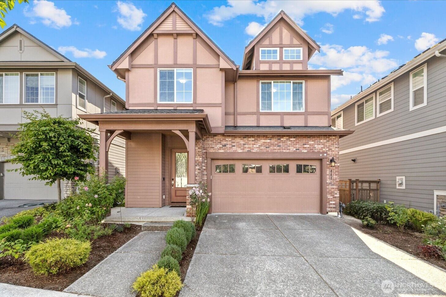 Property Photo: 444 6th Lane NE WA 98029