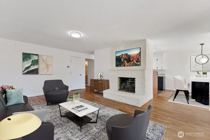 Property Photo: 318 S 108th Place WA 98168