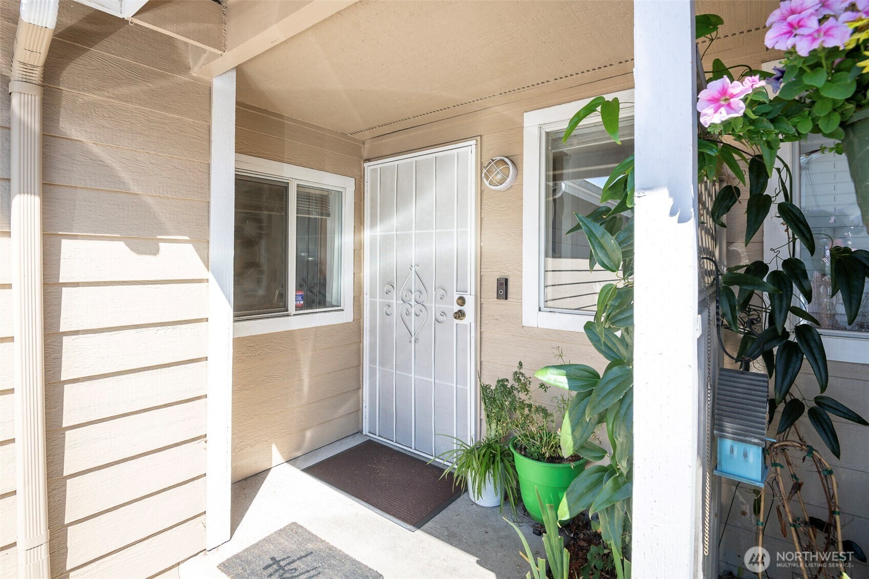 Property Photo: 1440 S 308th Lane WA 98003