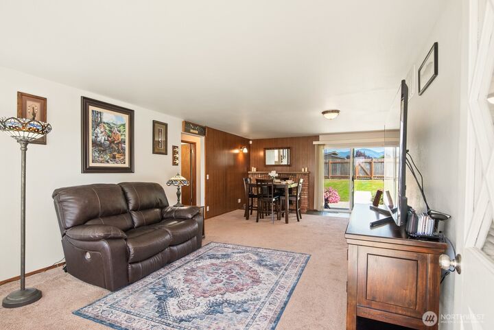 Property Photo:  610 N 15th Street  WA 98273 