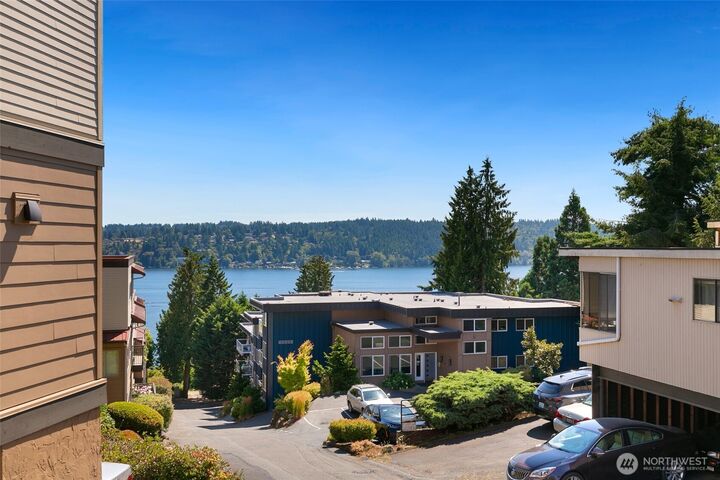 Property Photo:  3820 NE 155th Place 902  WA 98155 