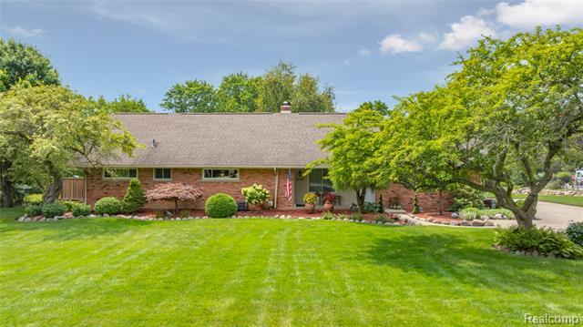 Property Photo: 26189 Hidden Valley Drive MI 48331