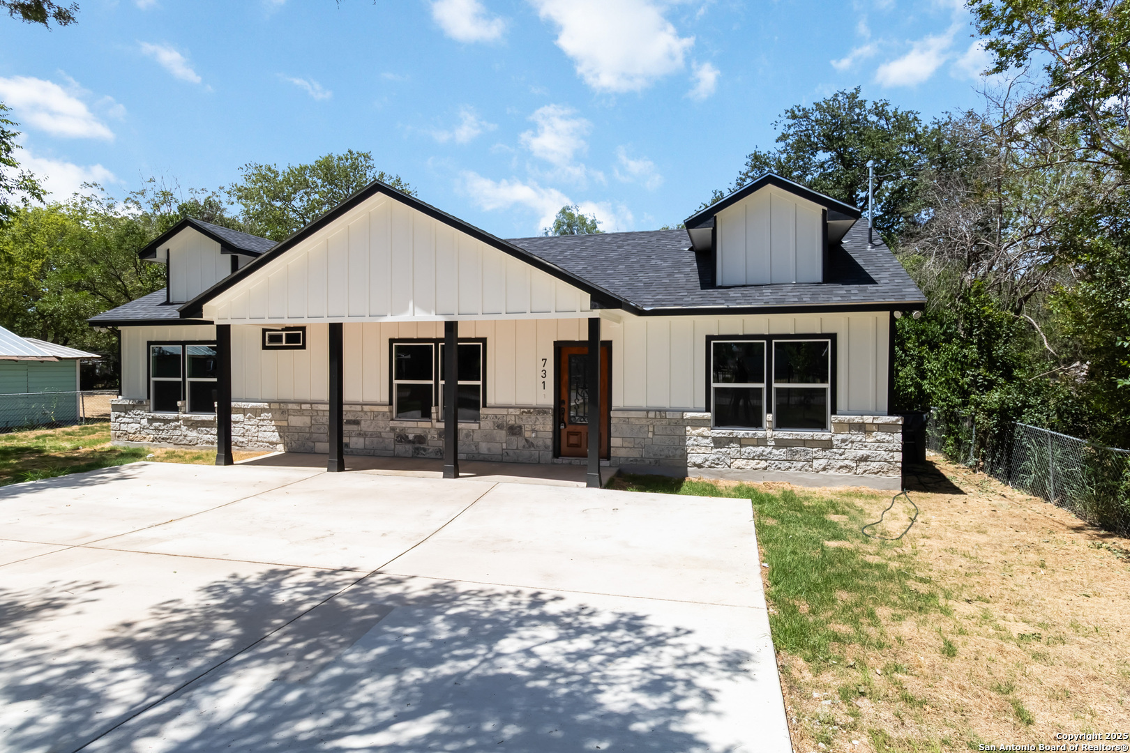 Property Photo: 731 Bernard TX 78221
