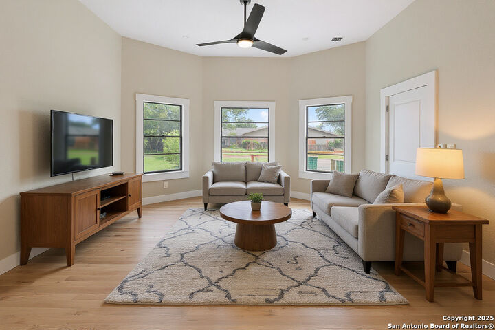 Property Photo: 926 Nolan St TX 78202