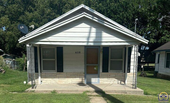 628 East St  Emporia KS 66801 photo