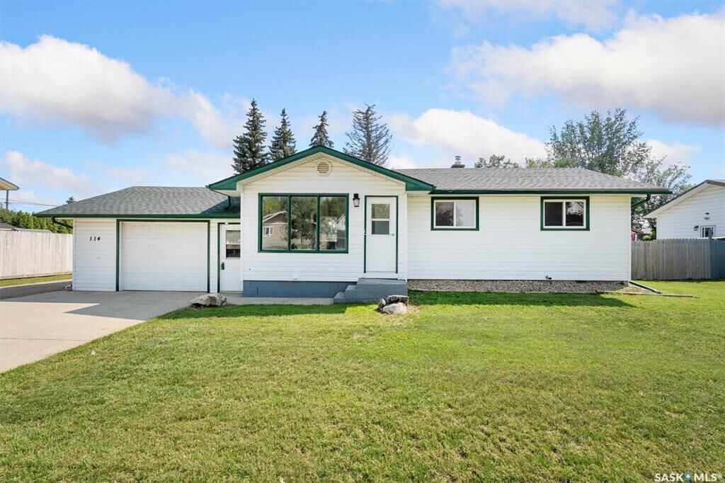 Property Photo: 114 2nd Street S SK S0K 2T0